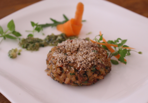 Getreidelaibchen mit Haselnuss-Spinat-Pesto