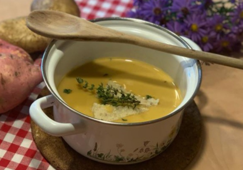 Süßkartoffelsuppe mit Polentaschnitten