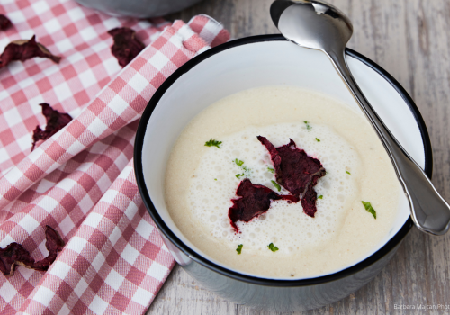 Krenschaumsuppe mit Rote Rüben-Chips