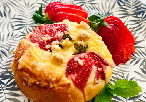Erdbeer-Tartelettes mit Walnussstreuseln