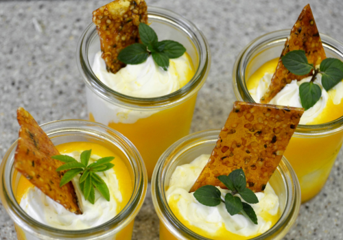 Kürbis-Mascarponecreme mit Hanfcrackern