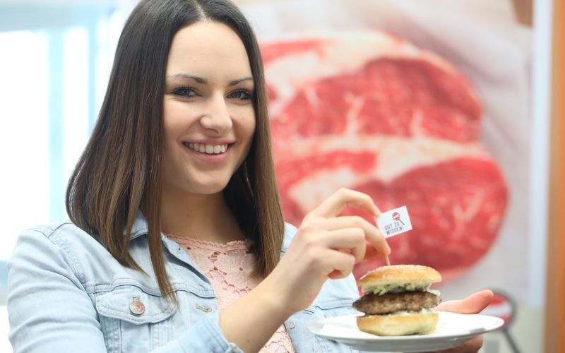 Wie kommt das Gras in den Burger?