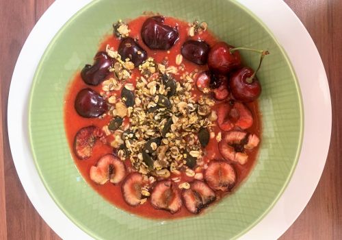 Beeren-Bowl mit Granola