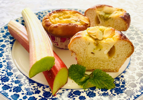 Germmuffins mit Rhabarber-Melissenfülle
