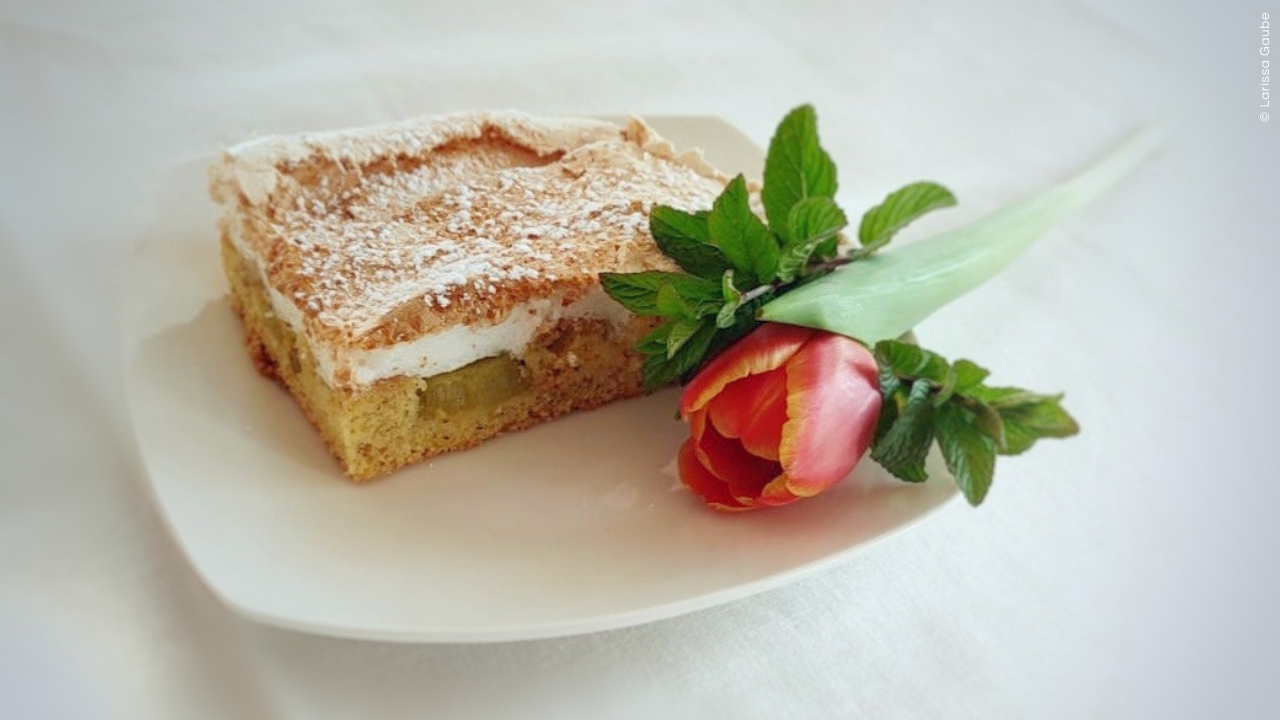 Rhabarberkuchen mit Schneehaube