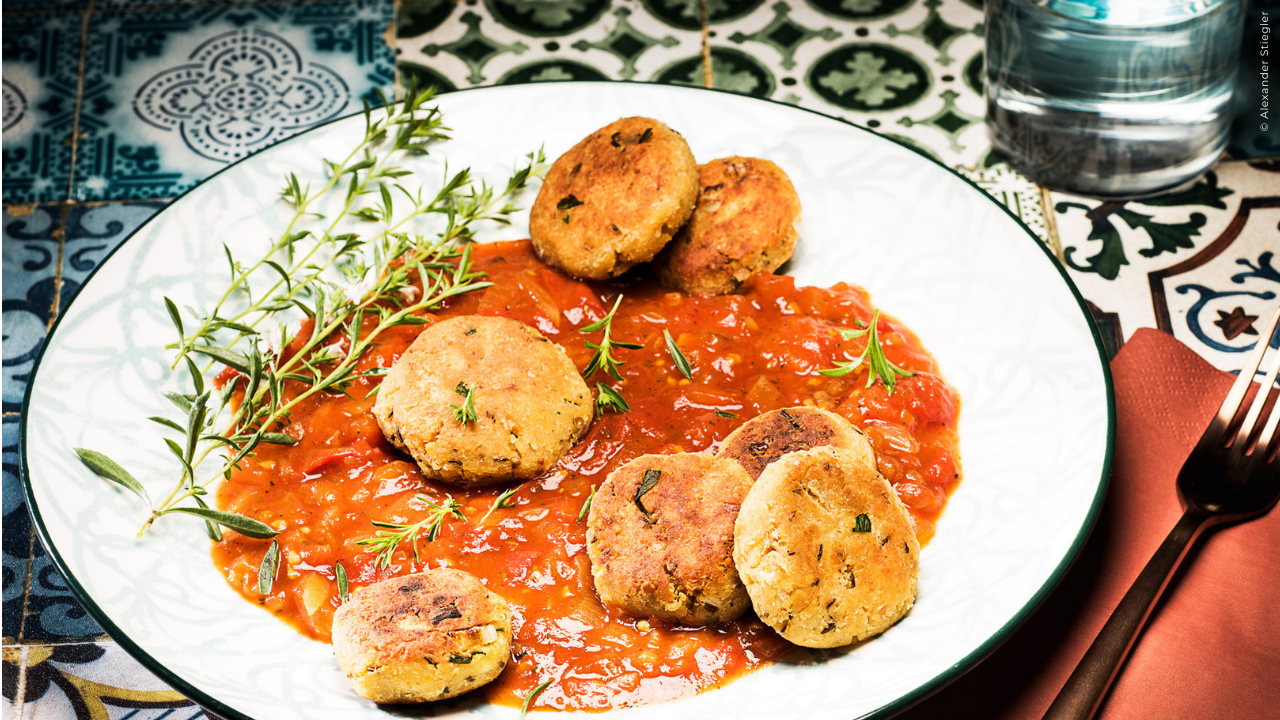 Falafel mit würziger Paradeisersoße