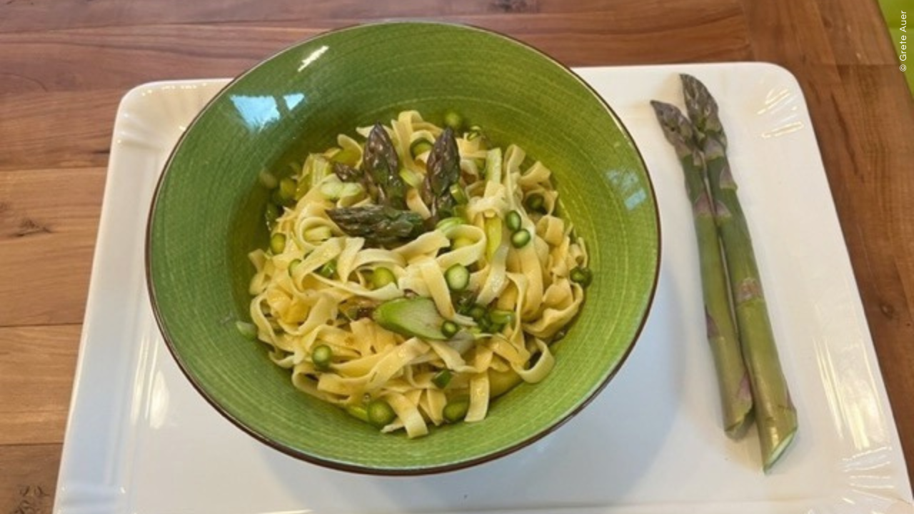 Bandnudeln mit zweierlei Spargel