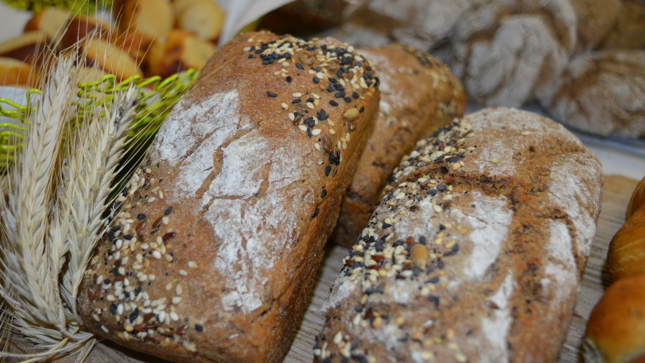 Hanfbrot mit gerösteten Ölsaaten