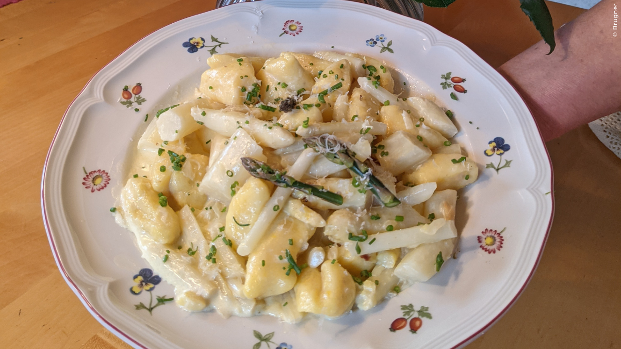 Erdäpfel-Gnocchi mit Spargel